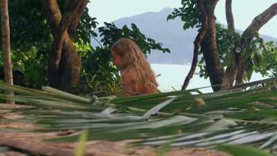 - So we use this for the fire?
- Uh, uh, no. Uh, that. - Naked and Afraid of Love