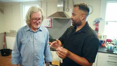 So, we use our ring finger - James May and the Dull Men