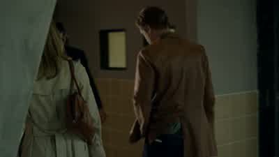 So... wait here, please. - Narcos