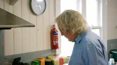 So, if we... I don't think we wanna
boil it completely, do we? - James May and the Dull Men