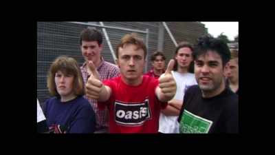 So we were there on the
barrier, we're at the front. - Oasis: Knebworth 1996