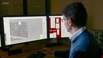 So we'll start reducing
the magnification slowly. - Secrets of Size: Atoms to Supergalaxies