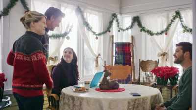 So we're going to be catching
a plane out in a few hours, - The Christmas Listing