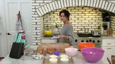 So we're going to separate the eggs, - Selena + Chef