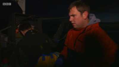 So we're now pulling in
the bottom of the net. - Cornwall: This Fishing Life