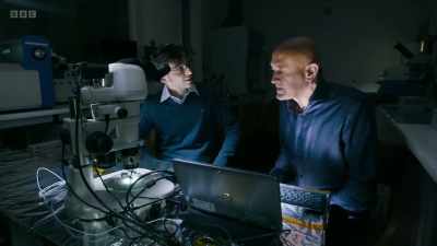So, we've prepared some graphene
samples for you. - Secrets of Size: Atoms to Supergalaxies