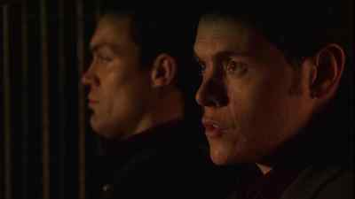 -So, what am I supposed to be looking at?
-Wait and see. - Torchwood