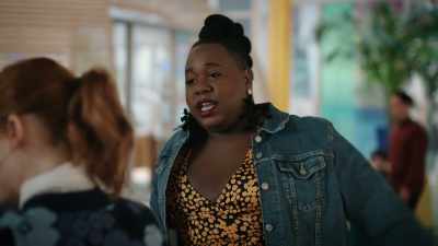 So what did I do?
I put on this ponytail, - Zoey's Extraordinary Playlist