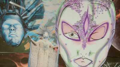 -So, what have you got planned today?
-So, gonna create my alien goddess. - Glow Up: Britain's Next Make-Up Star