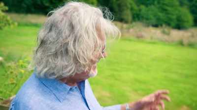 So what we need to try and devise
for here is some sort of - James May and the Dull Men