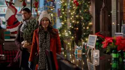 - So, what? Pete's suddenly
getting into the cake-making
business? - Christmas Plus One