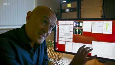 So what we're looking at now
is the same image - Secrets of Size: Atoms to Supergalaxies