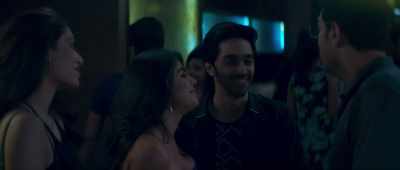 So, what're you having?
- I'll.. I'll have a vodka. - Kaalakaandi