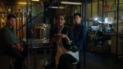 So, what's this about?
Why the last-minute meeting? - Lucifer