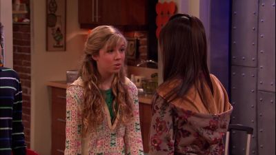 >> SO, WHO'S GONNA TAKE - iCarly