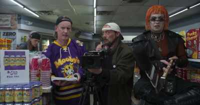 So why don't you put the cigarettes back
and try some gum instead? - Clerks III