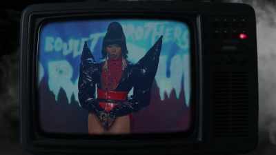 So without further ado,
let's dim the lights, - The Boulet Brothers' Dragula: Titans