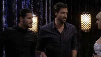 So, would the sisters
like to dance with the brothers? - Fuller House