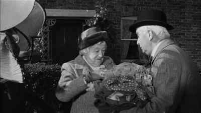 So, you're a bachelor, Mr Stringer. - Murder Most Foul