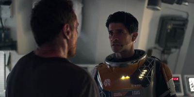 -So you're in charge now?
-[panting] No, not me. - Lost in Space