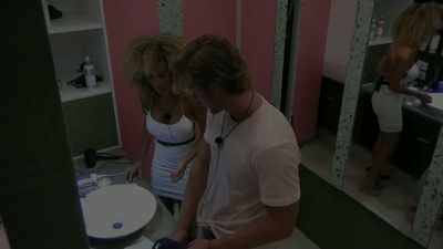 >> SO YOU'RE LIKING ALEXANDRA,
RIGHT? - Love Island