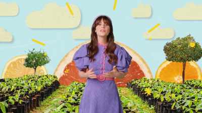 So if you're lucky enough
to live where fruit grows, - What Am I Eating? With Zooey Deschanel