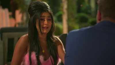 -[sobbing] I'm so blindsided by you now.
-But you shouldn't be. - Buying Beverly Hills