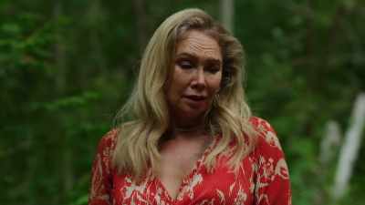 [sobbing] Oh gosh, how could
you do this to me? - Hunting Housewives