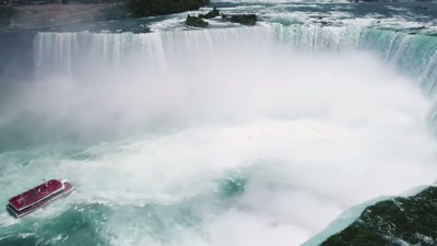 Sobrevoaremos
cataratas majestosas - Pride From Above