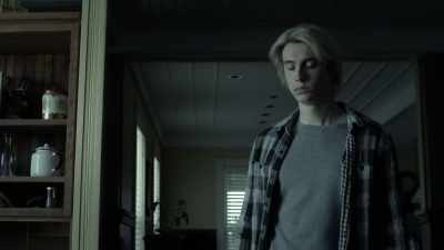 [soft dramatic music] - Eyewitness