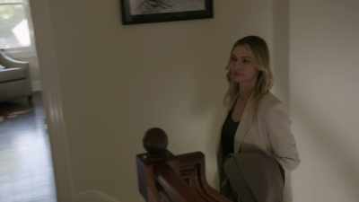 [soft guitar music playing] - Look Who's Stalking