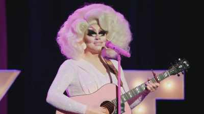 [soft guitar music] - Trixie Mattel: Skinny Legend