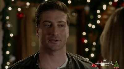 [SOFT MUSIC PLAYING] - Christmas in Love