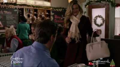 [SOFT MUSIC PLAYING] - Christmas in Love
