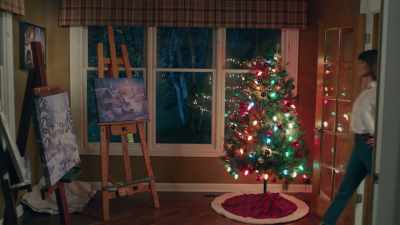 [soft music] - Reporting for Christmas