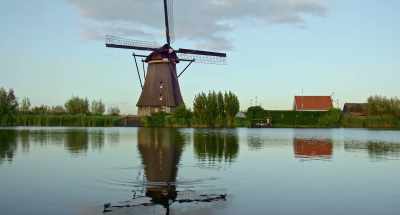 (soft music) - Van Gogh: Of Wheat Fields and Clouded Skies