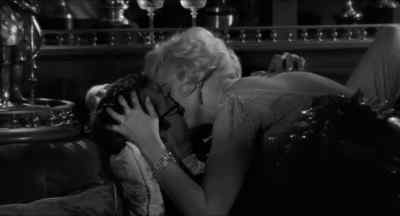 [SOFT ORCHESTRAL MUSIC
PLAYING] - Some Like It Hot