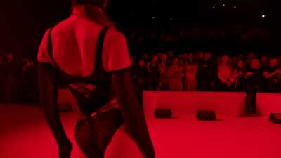 - [soft R&B music]
- [chorus] ♪ Say-ay-ay... ♪ - Savage X Fenty Show