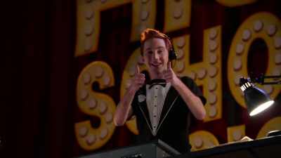 (SOFTLY) Dim the lights. - High School Musical: The Musical: The Series