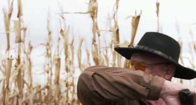 (soil crashes)
(Harold groans) - Dark Night of the Scarecrow 2