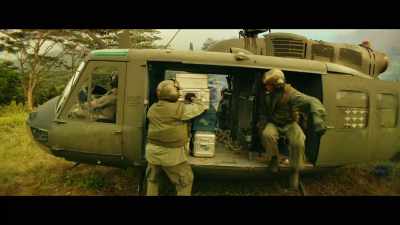 SOLDIER: Move that gear
to our three o'clock. - Kong: Skull Island