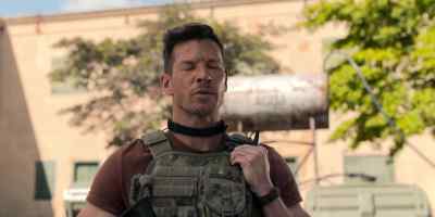 "Soldiers aren't
built to retire." - Sniper: The Last Stand