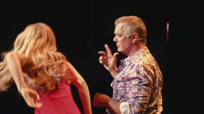 ♪ Solo un poco de color - The Confession Musical