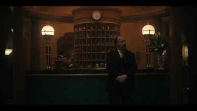 ♪ somber, dramatic music ♪ - A Gentleman in Moscow