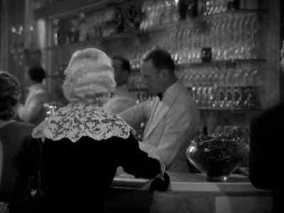 SOME CHIPS
FOR THESE, PLEASE. - Going Hollywood