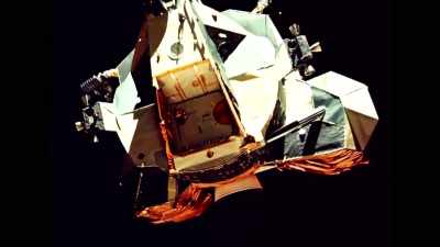 Some debunkers claim
that the engine sound is dispersed - American Moon