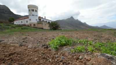 Some eyewitnesses say
construction on the villa - Secret Nazi Ruins