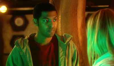 - Some friend you've got.
-He's winding you up. - Doctor Who