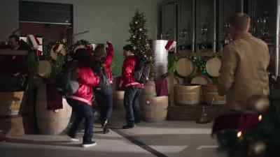 ♪ Some of us are... ♪ - Jingle Bell Run