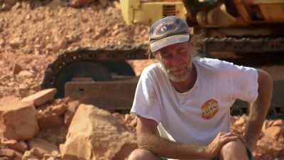Some old-timers that we know.
Hey, hey, stop! Stop! - Outback Opal Hunters